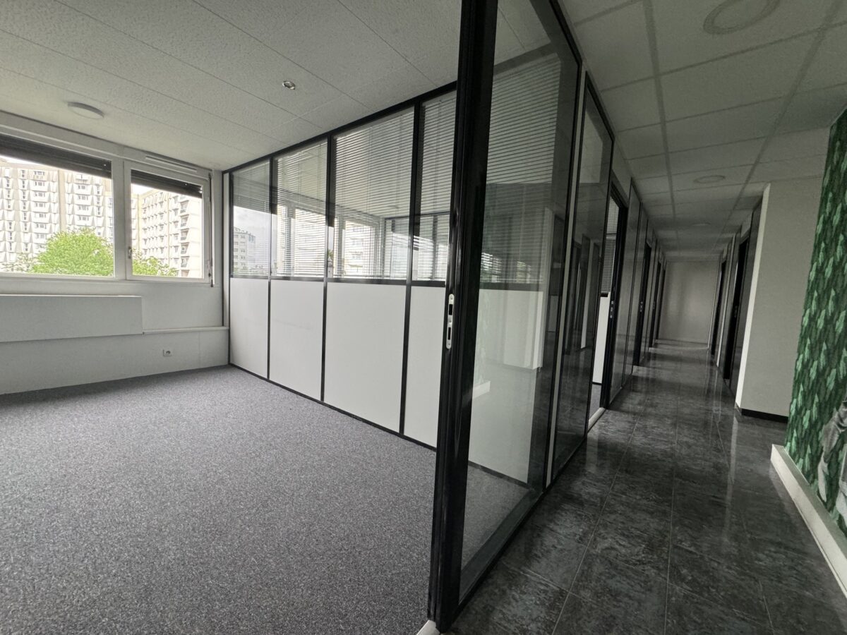 Bureaux A VENDRE OU A LOUER de 470 m² divisibles à partir de 132 m² a VILLEURBANNE