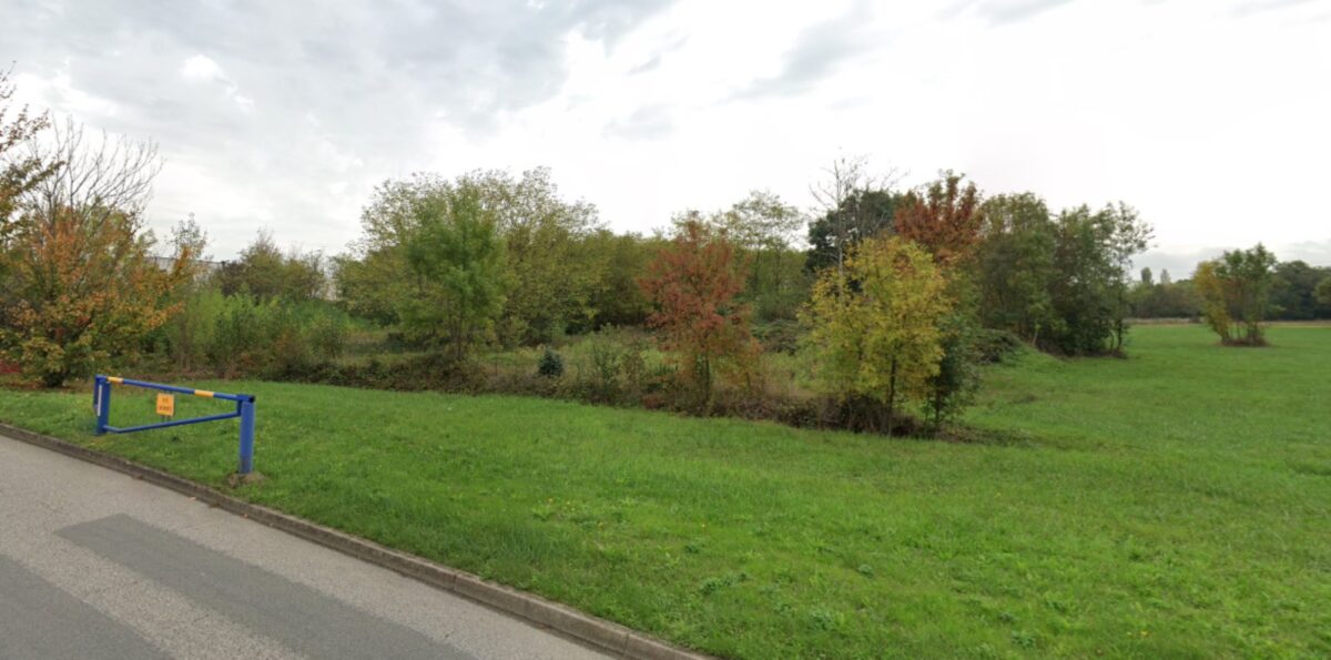 Terrain A VENDRE de 9679 m² divisibles a MACON