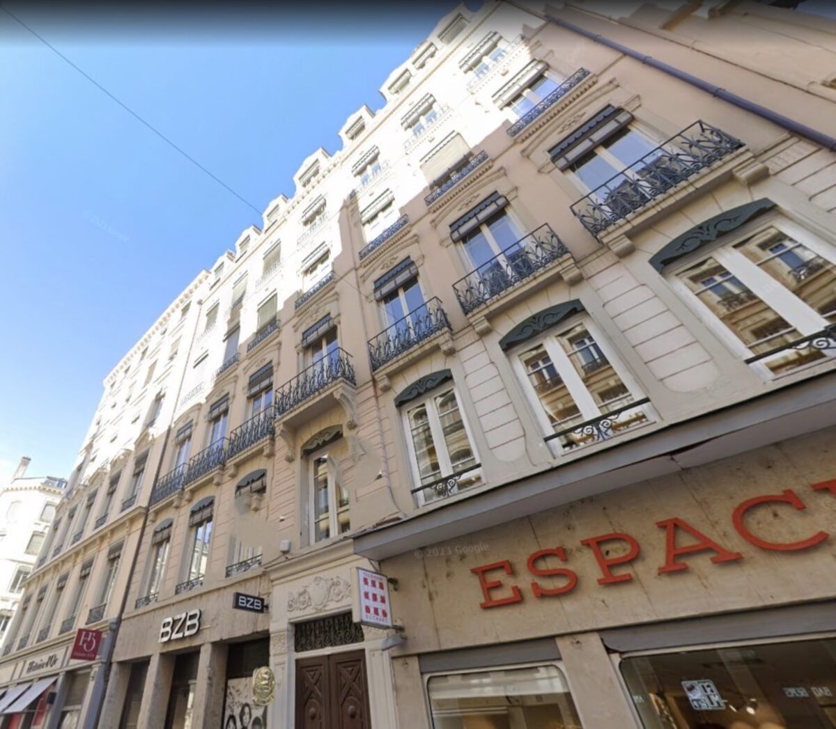 Bureaux A VENDRE de 238 m² non divisibles a LYON