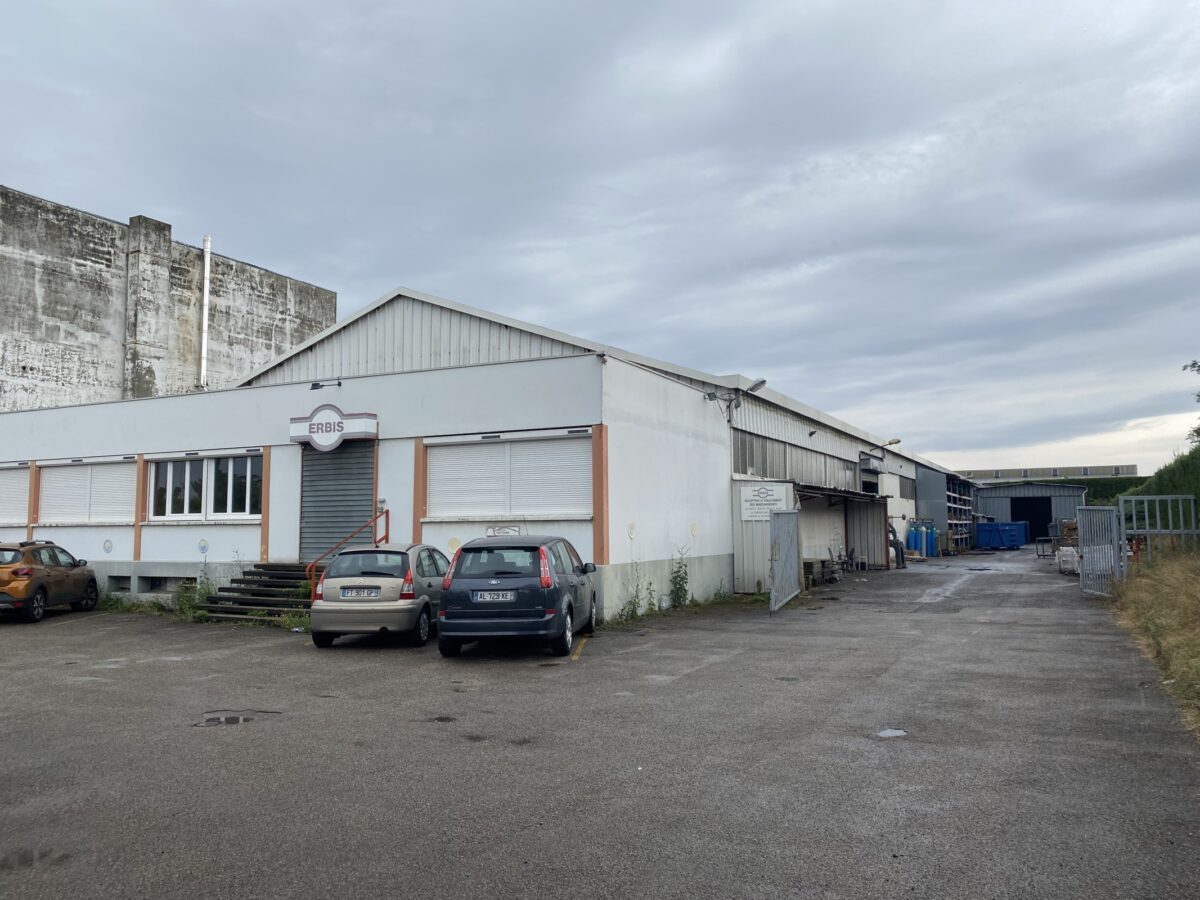 Locaux d'activité A VENDRE de 2 279 m² non divisibles a CALUIRE ET CUIRE