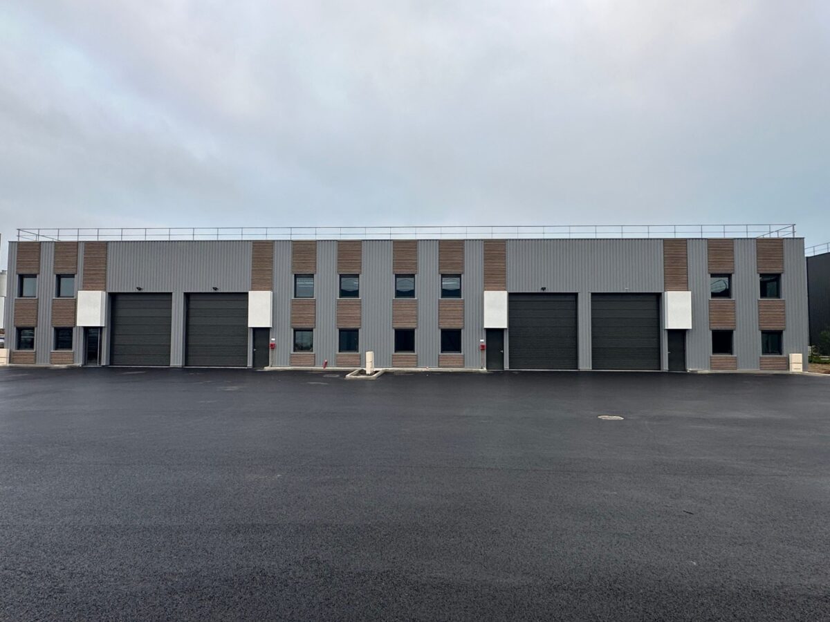 Locaux d'activité A VENDRE de 2 860 m² divisibles à partir de 290 m² a VILLEFRANCHE SUR SAONE