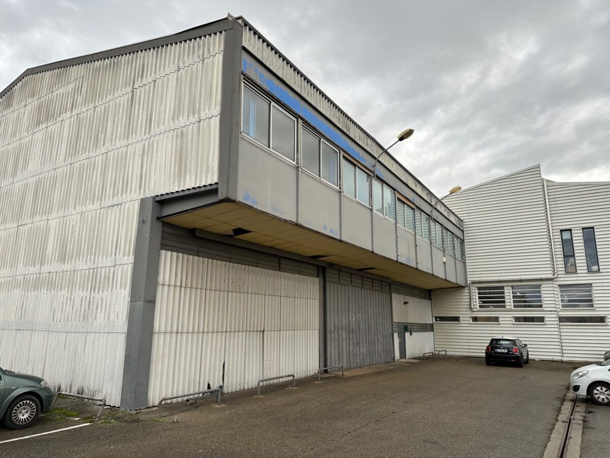 Locaux d'activité A VENDRE de 3 372 m² non divisibles a CALUIRE ET CUIRE