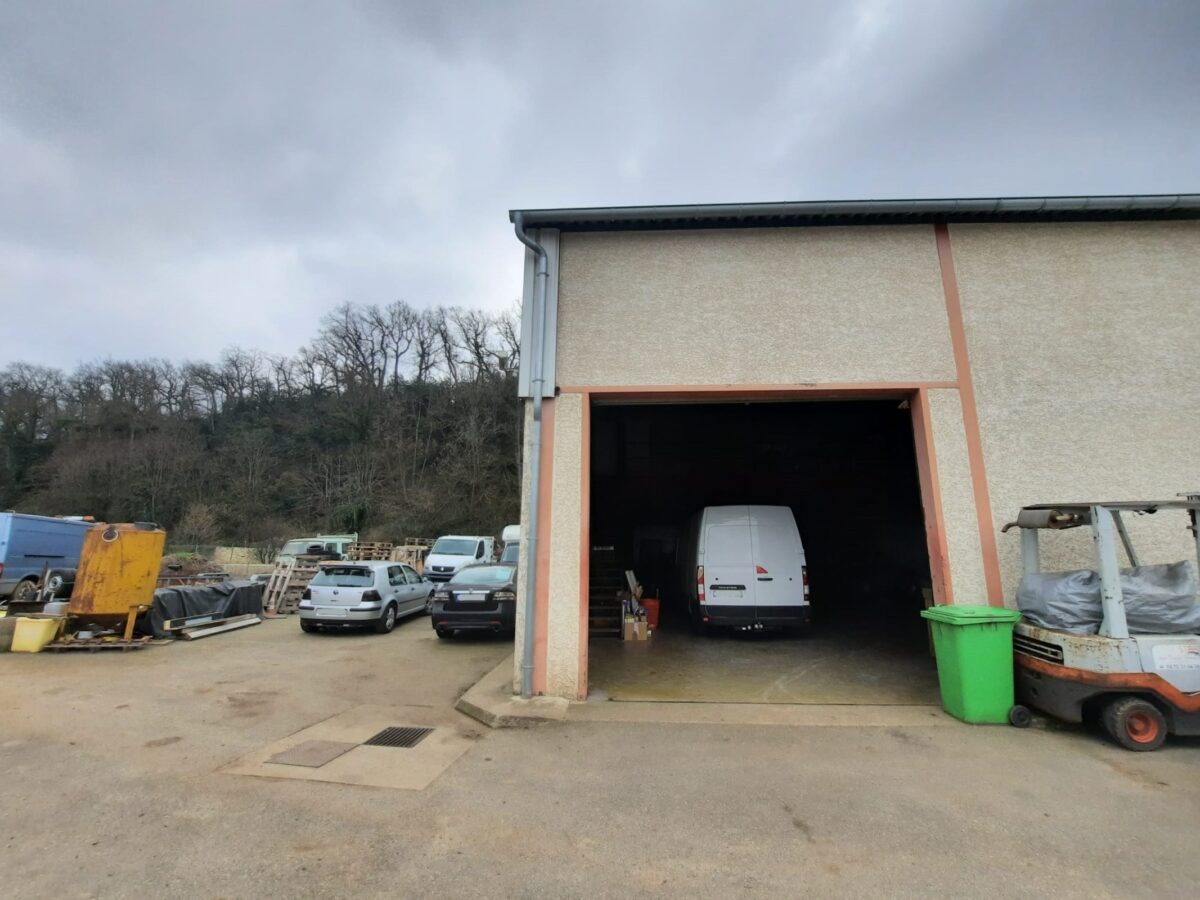 Locaux d'activité A VENDRE OU A LOUER de 460 m² non divisibles a MARCILLY D'AZERGUES