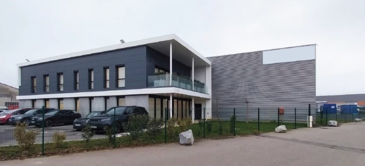 Locaux d'activité A VENDRE OU A LOUER de 3 377 m² non divisibles a MEYZIEU