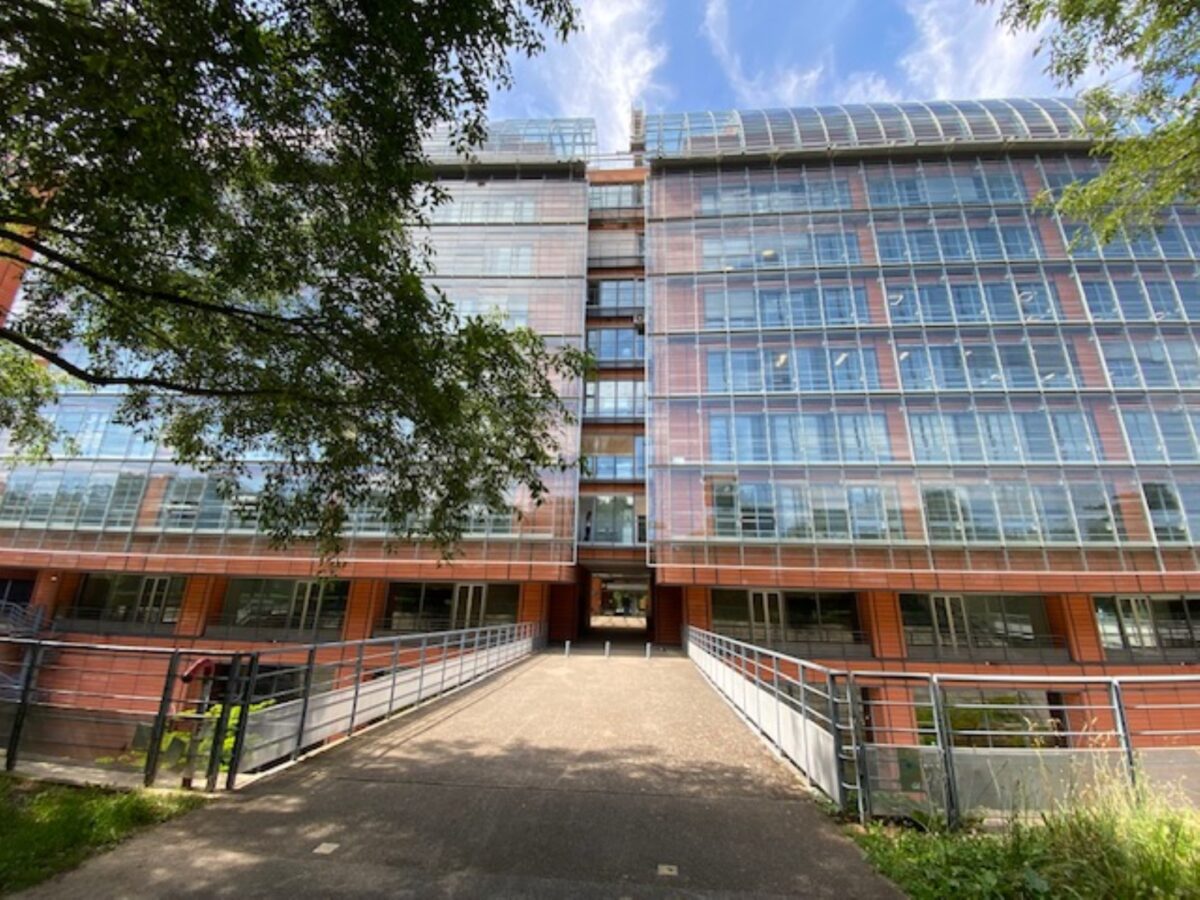 Bureaux A VENDRE de 2 439 m² divisibles à partir de 143 m² a LYON