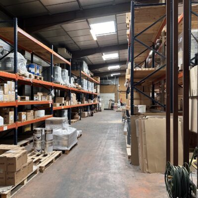Locaux d'activité A VENDRE de 1 500 m² non divisibles a CHASSIEU