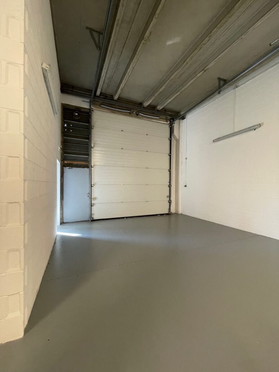 Locaux d'activité A VENDRE de 3 437 m² divisibles à partir de 24 m² a SAINT QUENTIN FALLAVIER