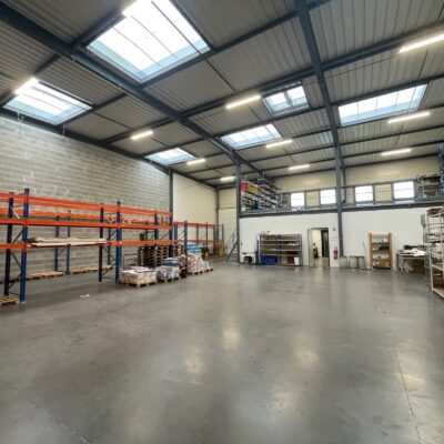 Locaux d'activité A VENDRE OU A LOUER de 536 m² non divisibles a SAINT PRIEST