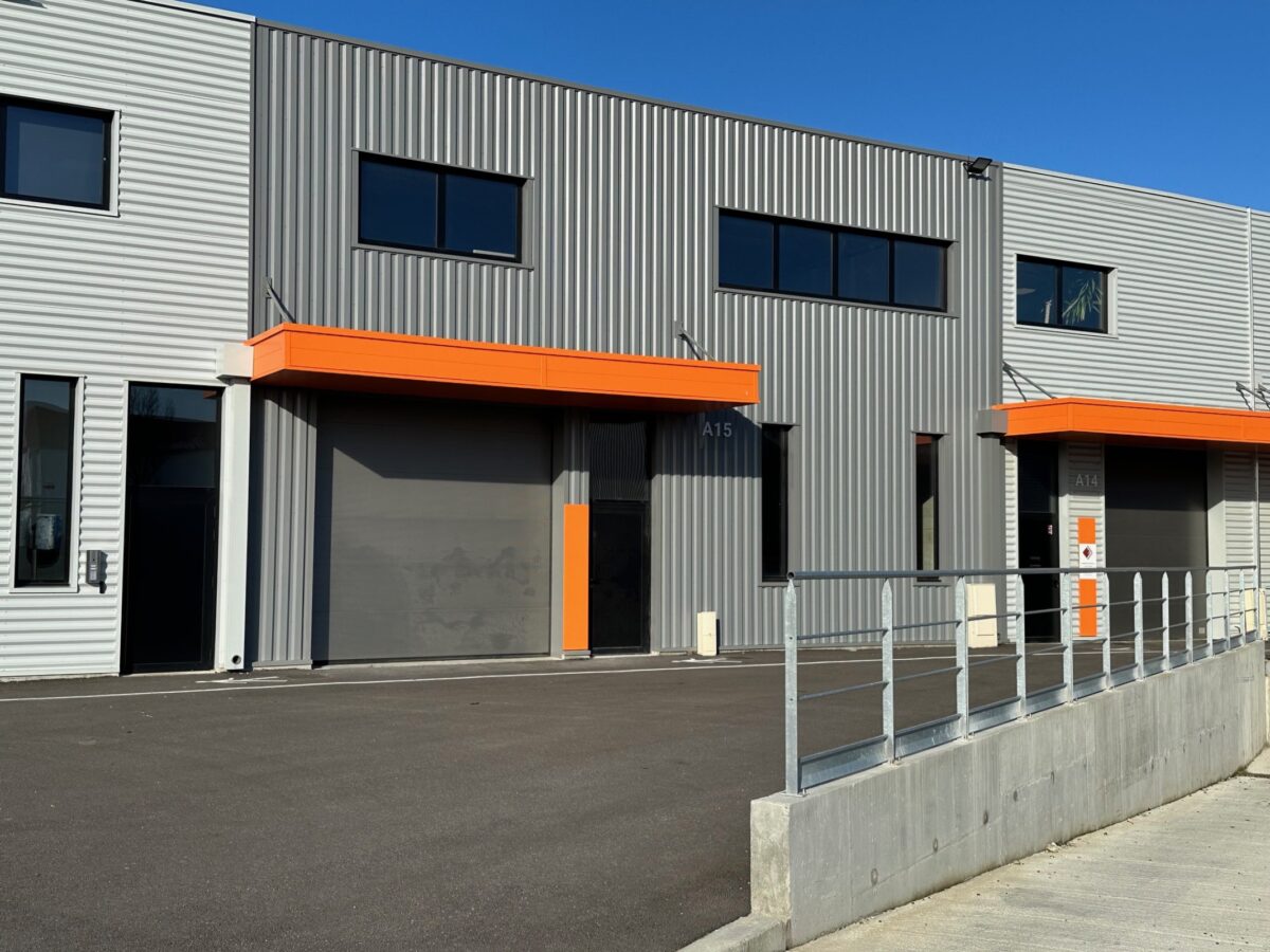 Locaux d'activité A VENDRE de 498 m² non divisibles a CORBAS
