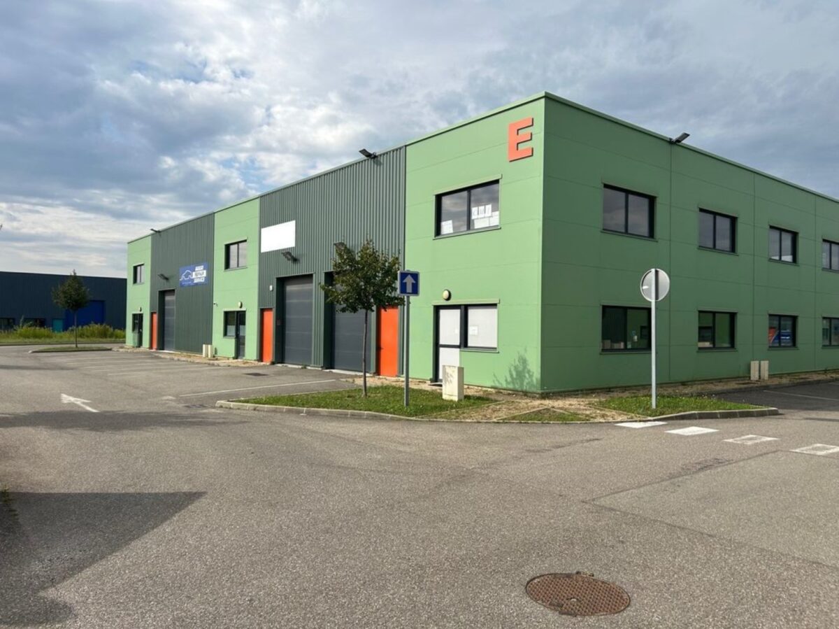 Locaux d'activité A LOUER de 161 m² non divisibles a CIVRIEUX