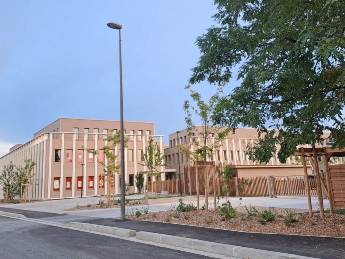 Bureaux A VENDRE de 3 332 m² divisibles à partir de 116 m² a BRON