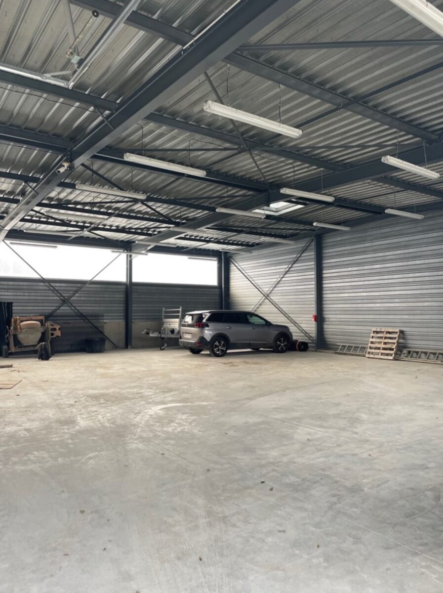 Locaux d'activité A LOUER de 200 m² non divisibles a BESSENAY