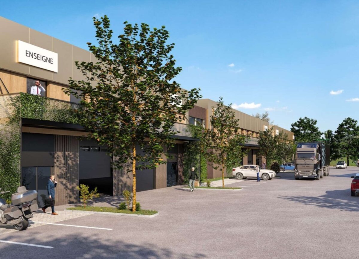Locaux d'activité A VENDRE de 3 861 m² divisibles à partir de 246 m² a RILLIEUX LA PAPE