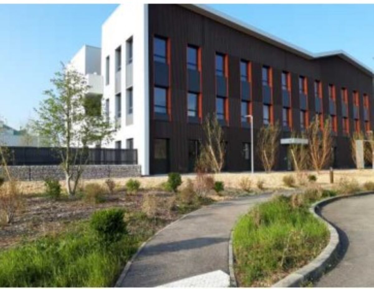 Bureaux A VENDRE OU A LOUER de 977 m² divisibles à partir de 181 m² a MONTLUEL