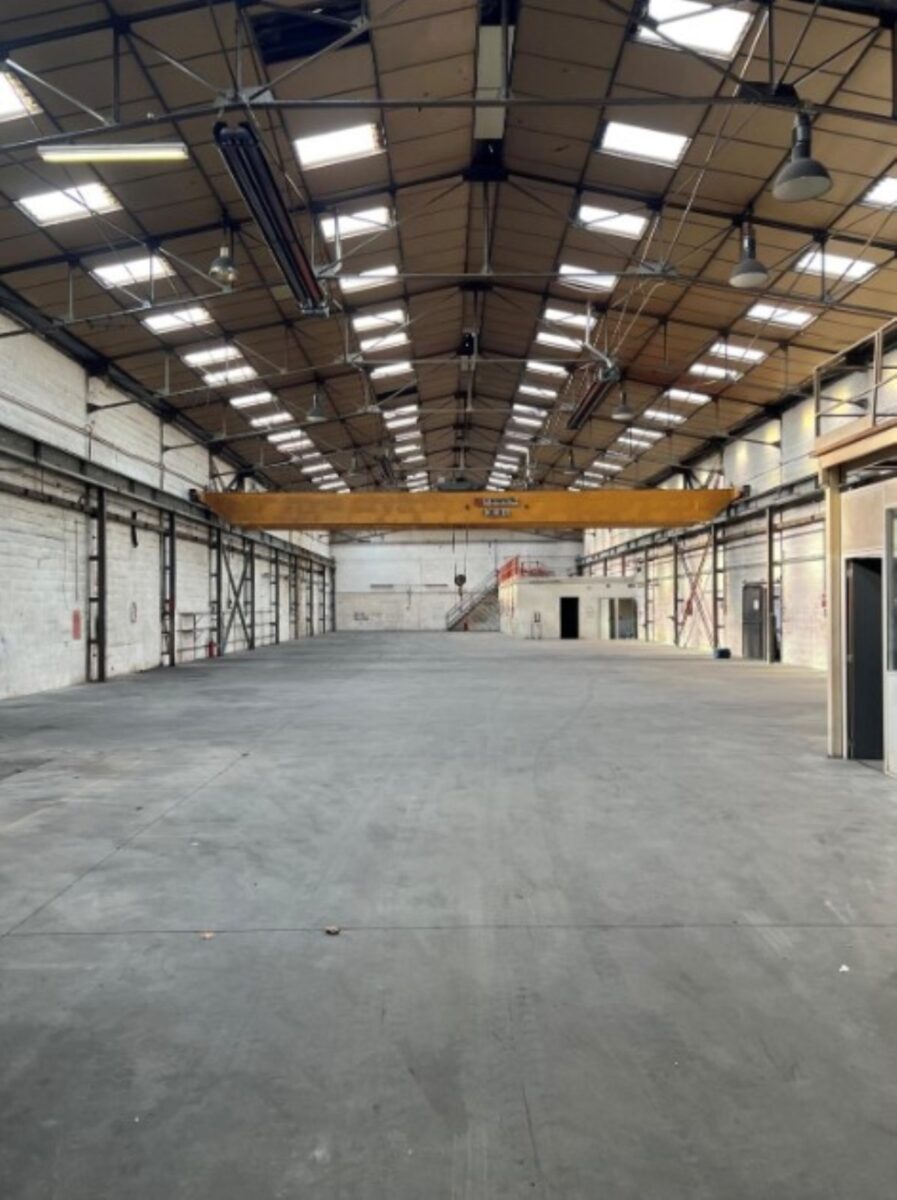Locaux d'activité A LOUER de 2 234 m² divisibles à partir de 1 080 m² a CHASSIEU