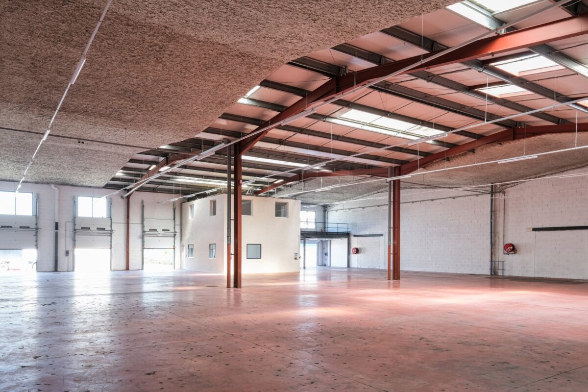 Locaux d'activité A LOUER de 6 034 m² divisibles à partir de 1 247 m² a CORBAS