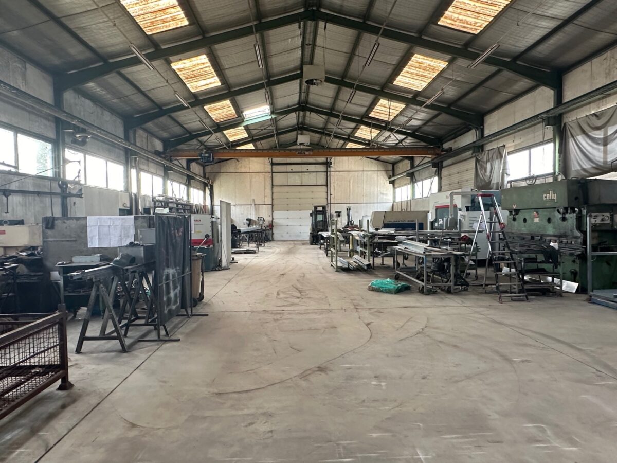 Locaux d'activité A VENDRE de 693 m² non divisibles a LETRA