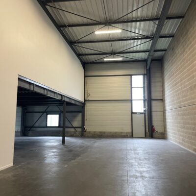 Locaux d'activité A LOUER de 279 m² non divisibles a SAINT PRIEST