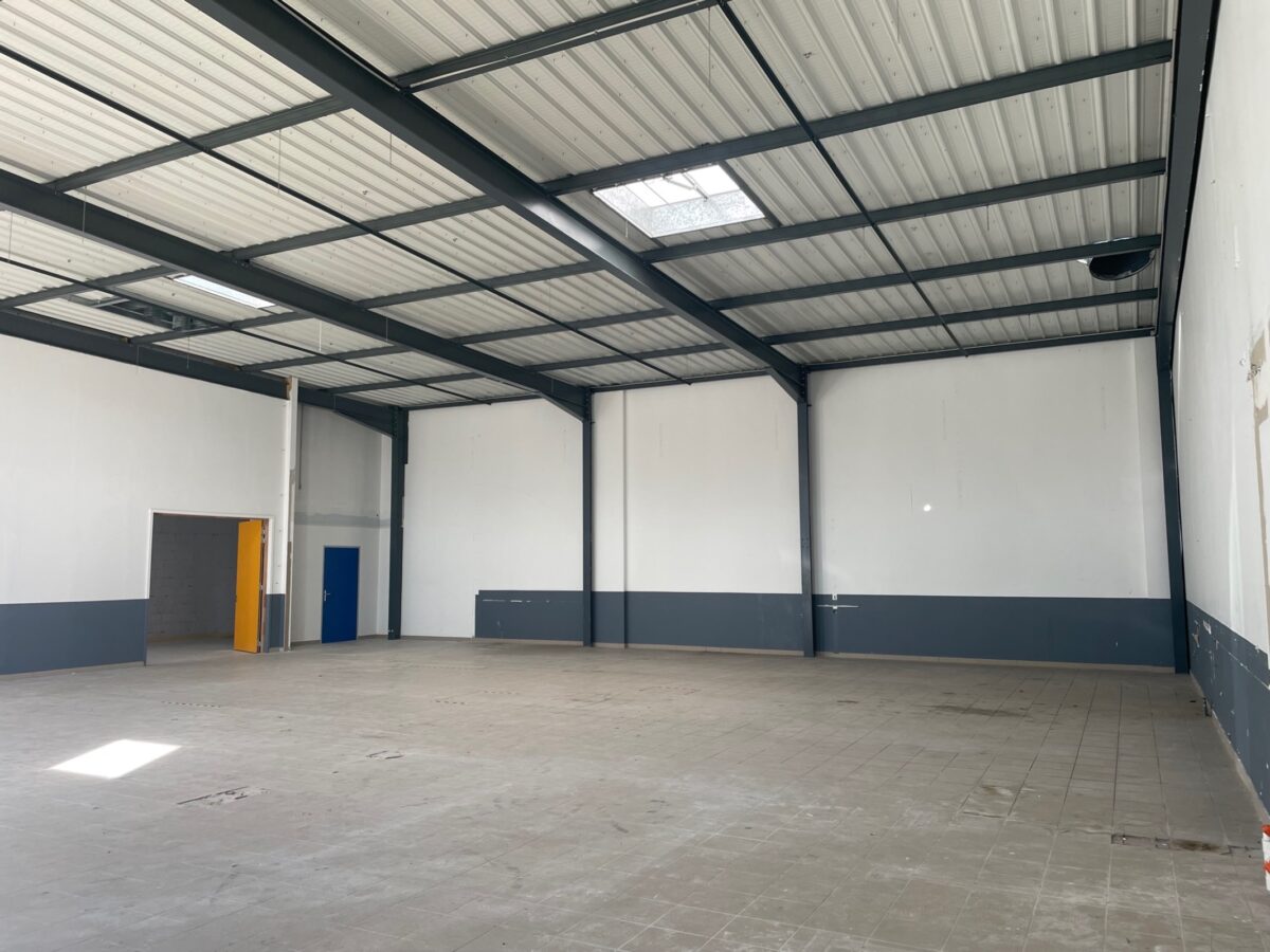 Locaux d'activité A LOUER de 365 m² non divisibles a LYON