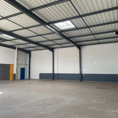 Locaux d'activité A LOUER de 365 m² non divisibles a LYON