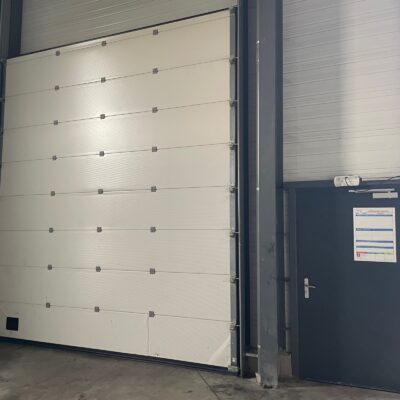 Locaux d'activité A VENDRE OU A LOUER de 170 m² non divisibles a TIGNIEU JAMEYZIEU