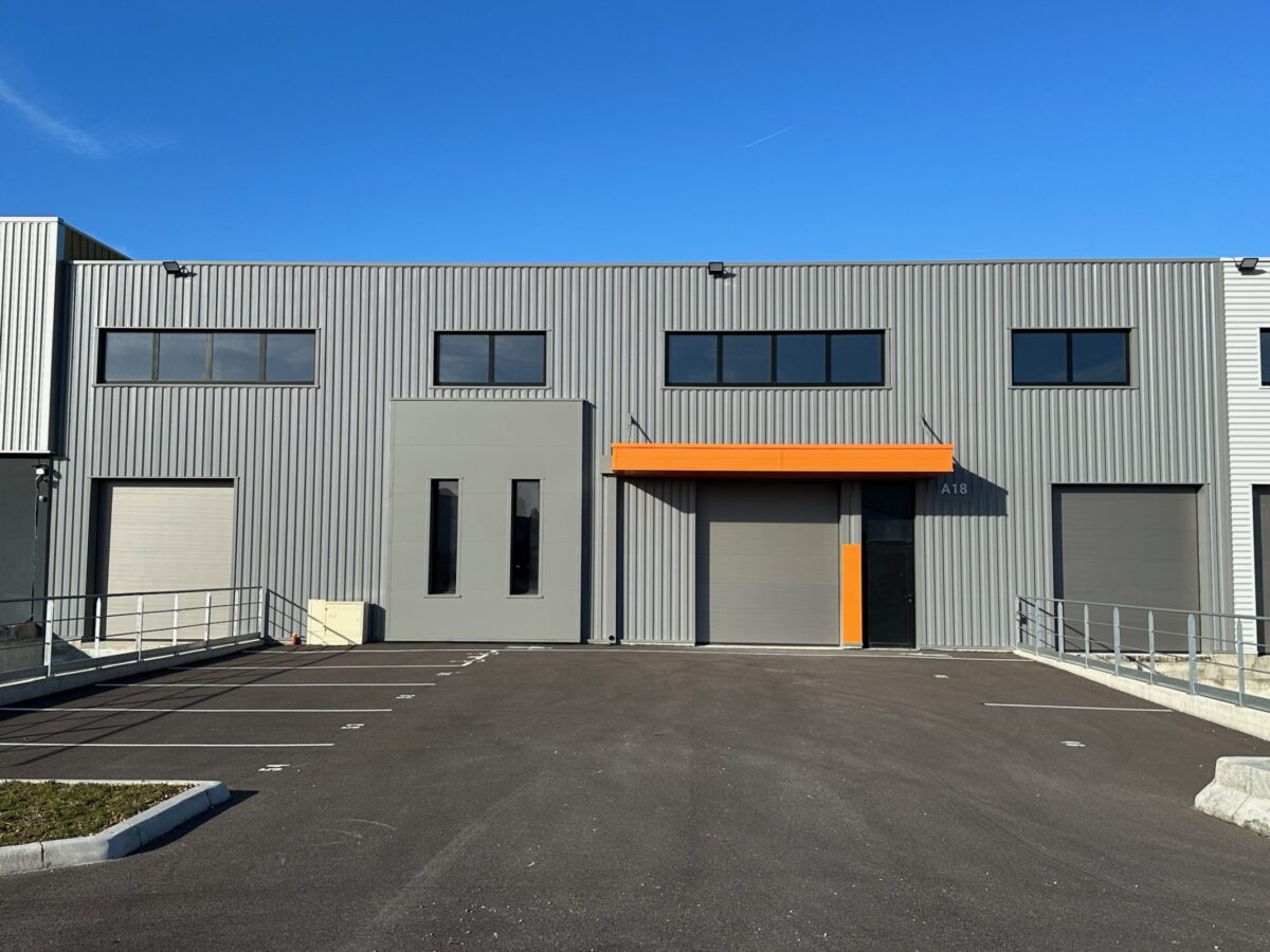 Locaux d'activité A VENDRE de 990 m² non divisibles a CORBAS