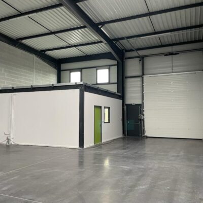 Locaux d'activité A LOUER de 331 m² non divisibles a SAINT PRIEST