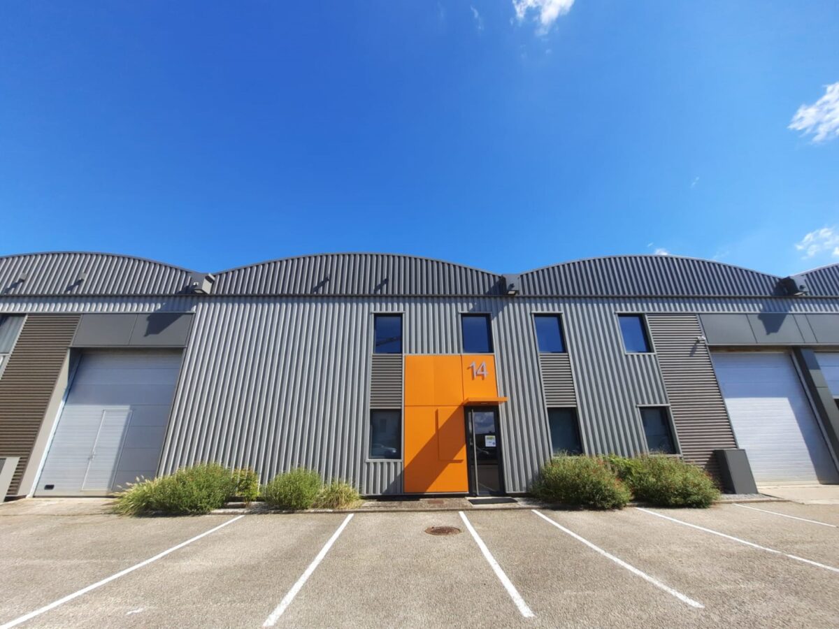 Locaux d'activité A LOUER de 654 m² divisibles à partir de 254 m² a DARDILLY