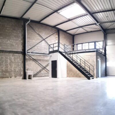 Locaux d'activité A LOUER de 169 m² non divisibles a GENAS