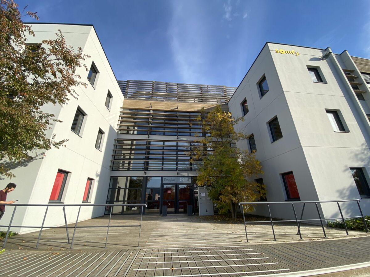 Bureaux A VENDRE de 3 700 m² non divisibles a SAINT PRIEST