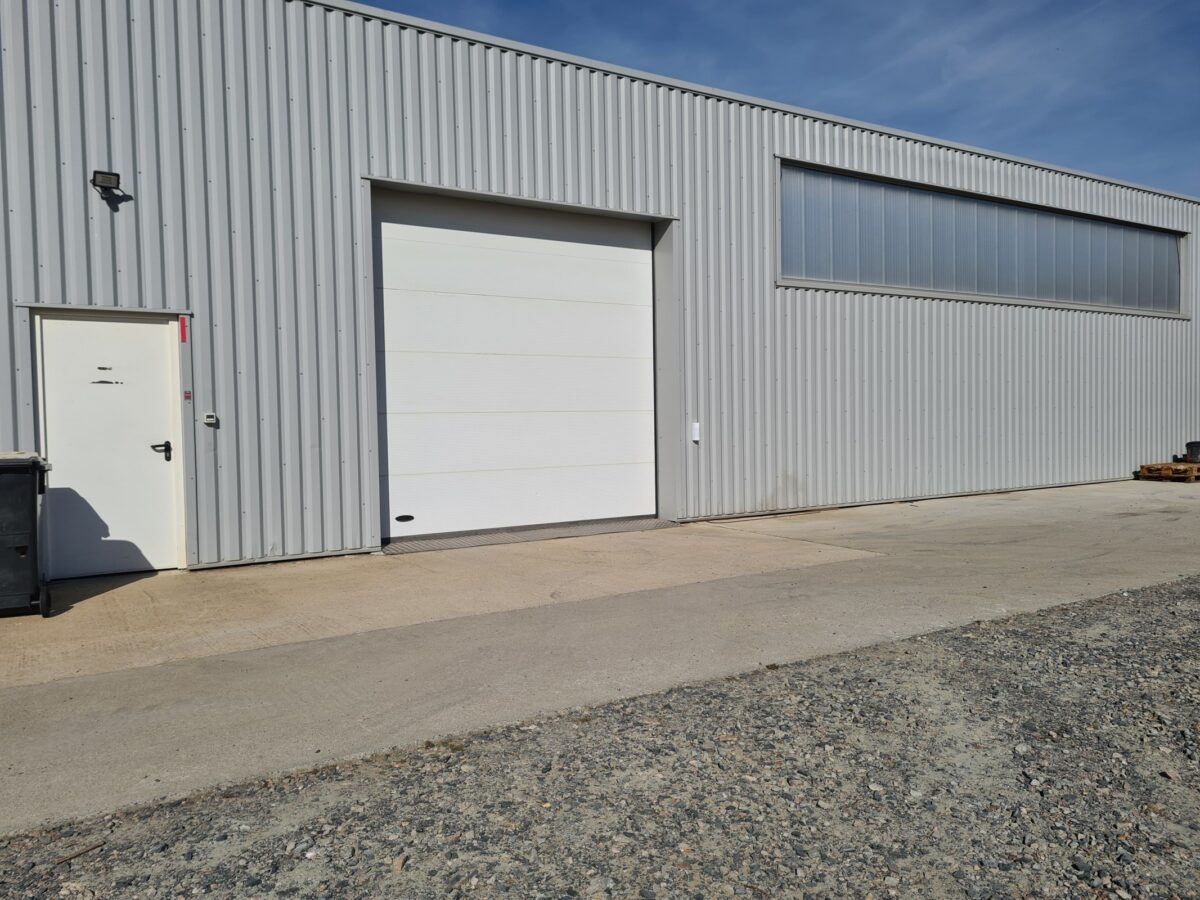Locaux d'activité A LOUER de 200 m² non divisibles a BESSENAY