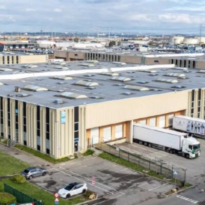 Locaux d'activité A LOUER de 8 015 m² divisibles à partir de 3 037 m² a CORBAS