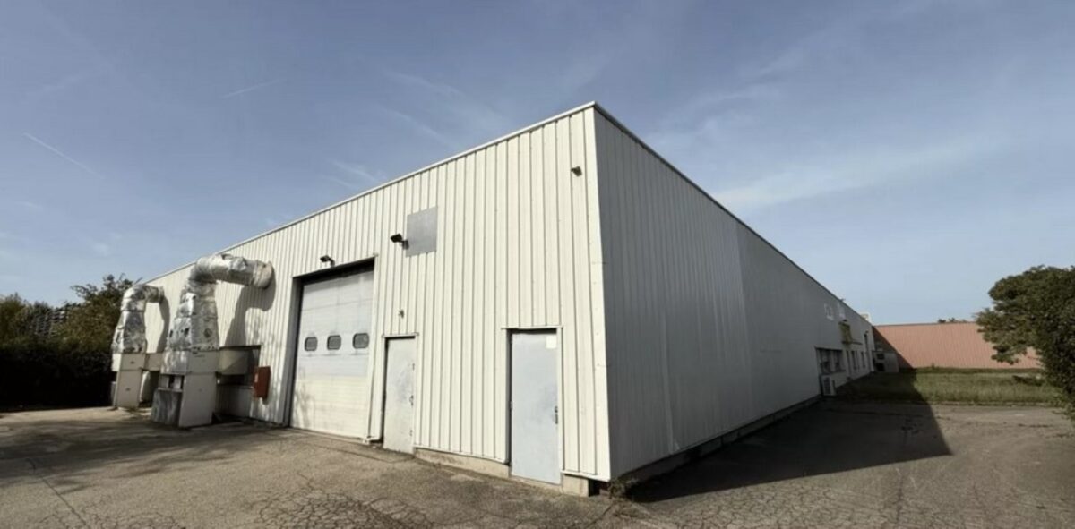 Locaux d'activité A VENDRE de 2 000 m² non divisibles a BRON