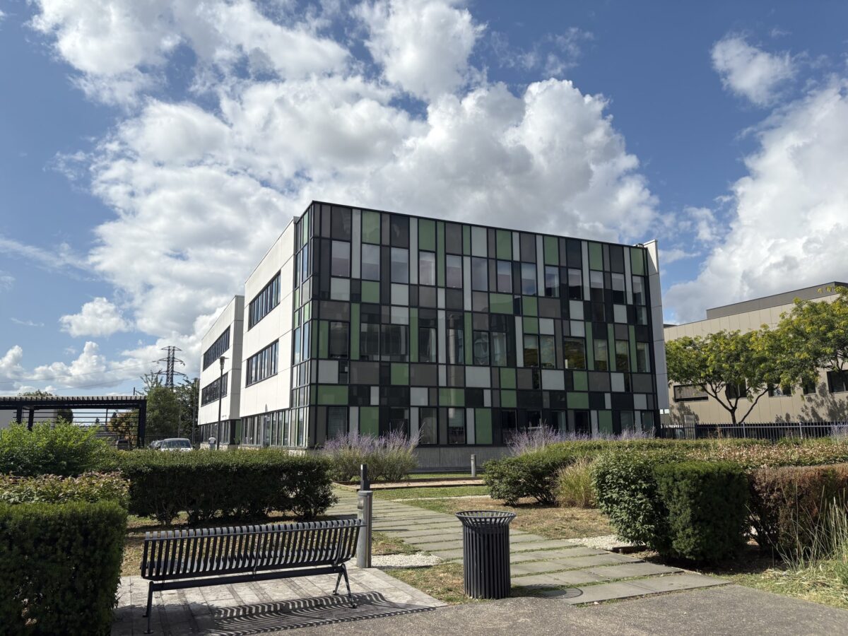 Bureaux A VENDRE de 3 359 m² divisibles à partir de 354 m² a LYON