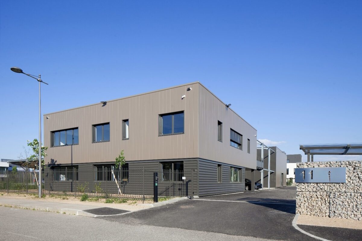 Locaux d'activité A LOUER de 1 028 m² non divisibles a SAINT PRIEST