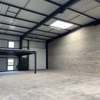 Locaux d'activité A LOUER de 357 m² non divisibles a SAINT PRIEST