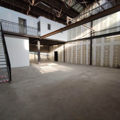 Locaux d'activité A LOUER de 300 m² divisibles à partir de 150 m² a FEYZIN