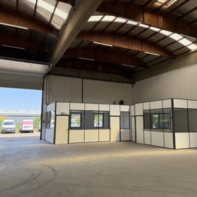 Locaux d'activité A LOUER de 2 570 m² divisibles à partir de 810 m² a SAINT PRIEST