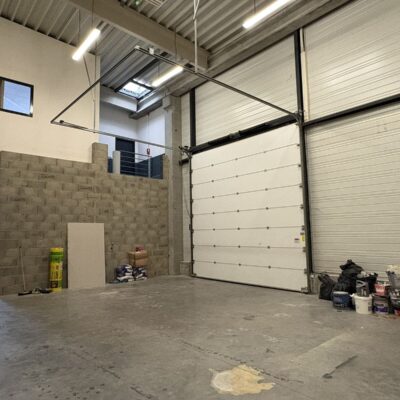 Locaux d'activité A LOUER de 1 136 m² divisibles à partir de 226 m² a SAINT QUENTIN FALLAVIER