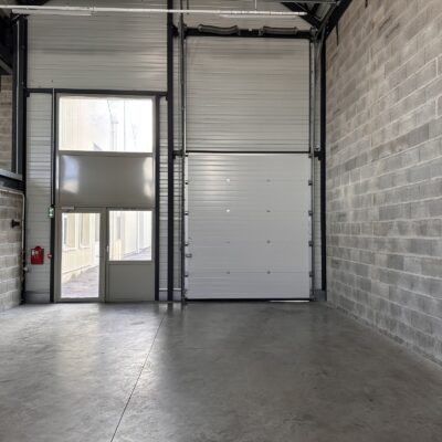 Locaux d'activité A LOUER de 332 m² non divisibles a GENAS