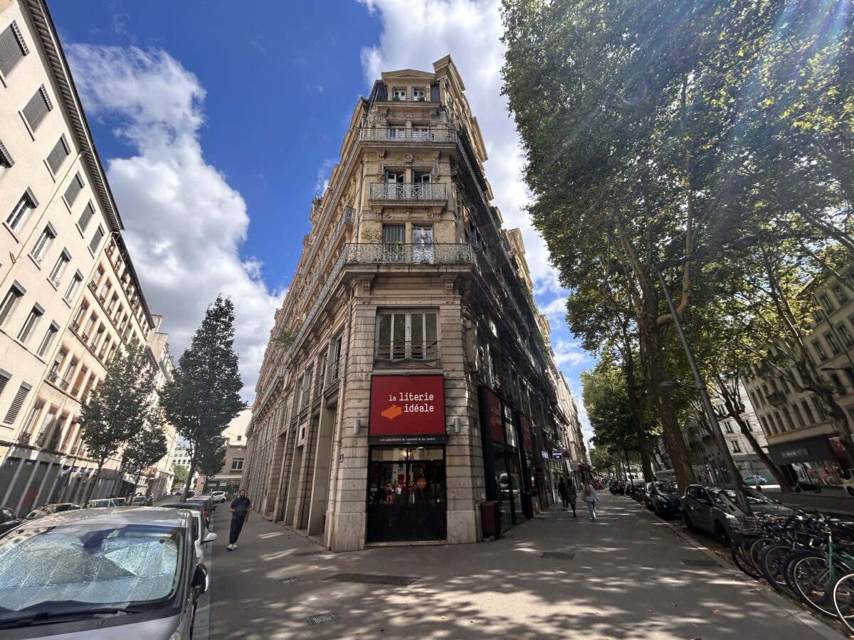 Bureaux A VENDRE de 258 m² non divisibles a LYON