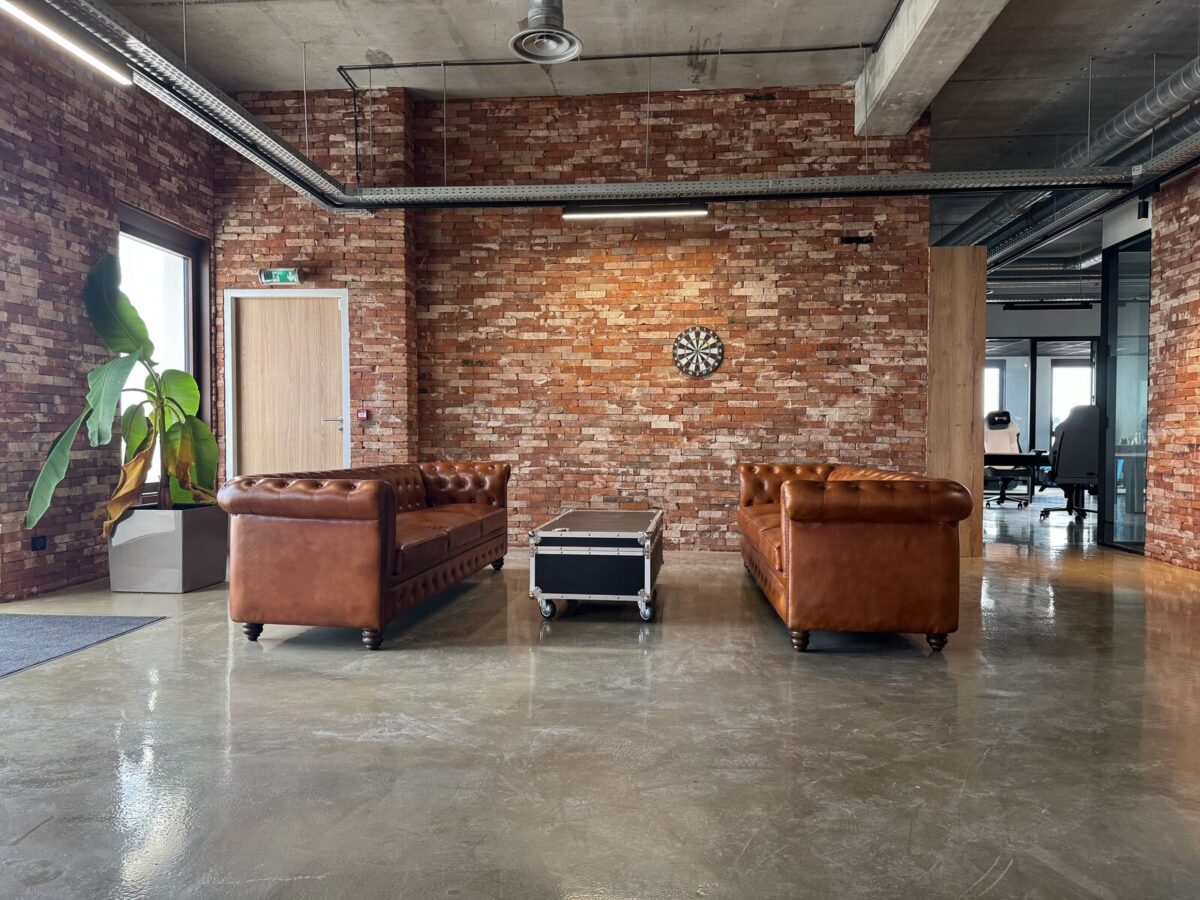 Bureaux A VENDRE de 825 m² divisible à partir de 430 m² a GENAS