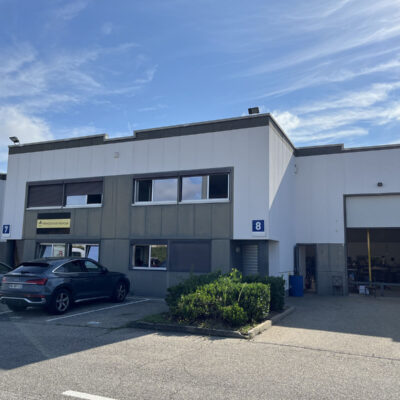 Locaux d'activité A LOUER de 887 m² non divisibles a DECINES CHARPIEU