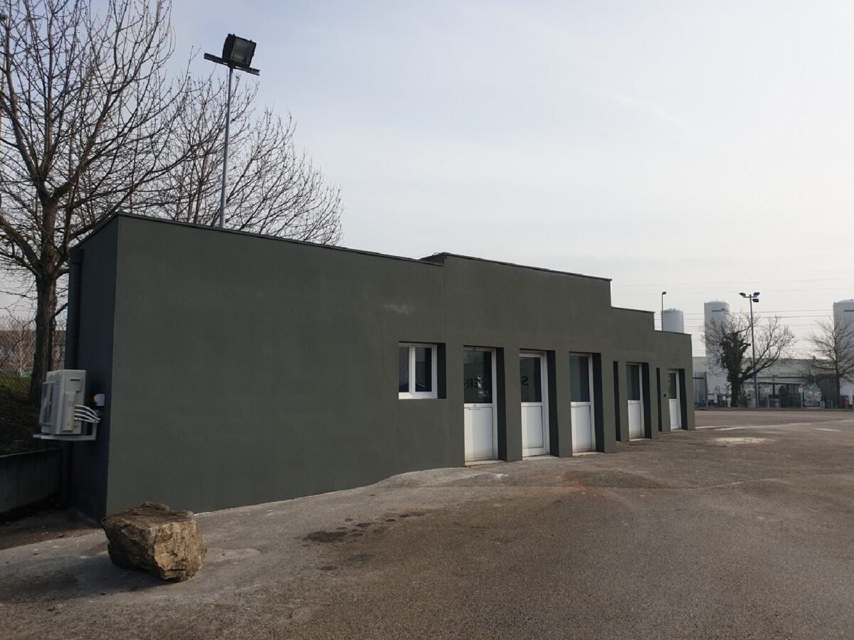 Locaux d'activité A LOUER de 76 m² non divisibles a SAINT QUENTIN FALLAVIER