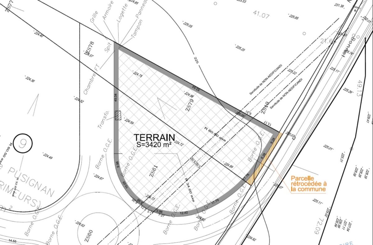 Terrain A LOUER de 3 420 m² non divisibles a PUSIGNAN