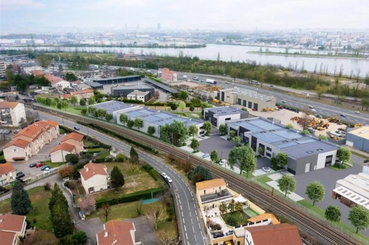 Locaux d'activité A VENDRE OU A LOUER de 3 625 m² divisibles à partir de 343 m² a PIERRE BENITE