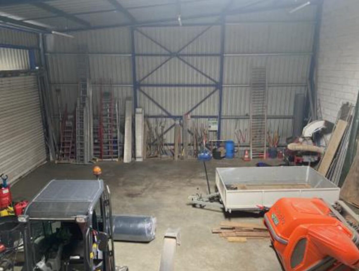 Locaux d'activité A LOUER de 1 306 m² divisibles à partir de 115 m² a FLEURIEU SUR SAONE