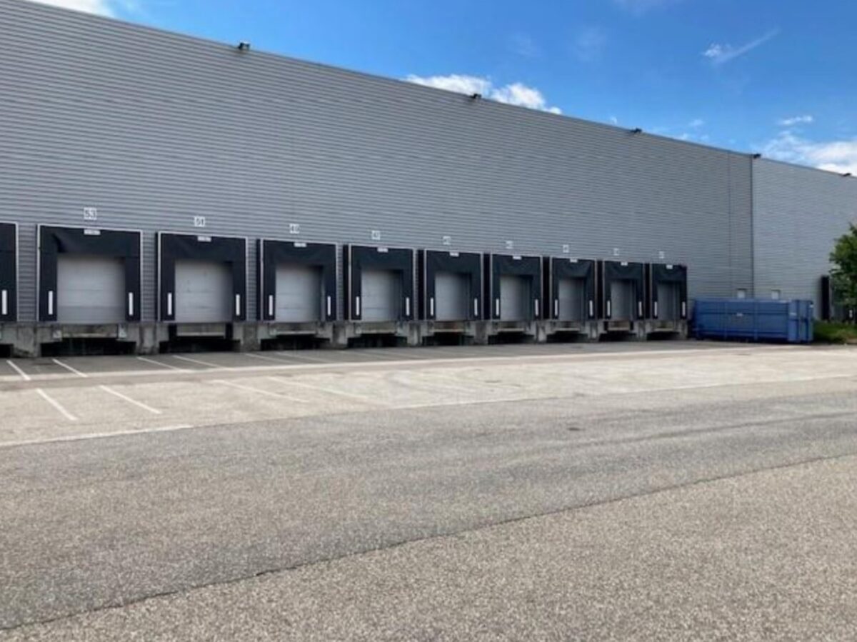 Locaux d'activité A LOUER de 19 680 m² divisibles à partir de 3 876 m² a MIONS