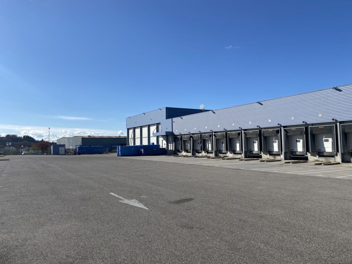 Locaux d'activité A LOUER de 1 034 m² non divisibles a HEYRIEUX