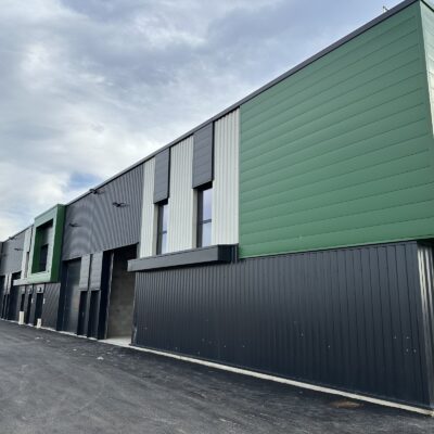 Locaux d'activité A VENDRE OU A LOUER de 2 619 m² divisibles à partir de 196 m² a VILLETTE D'ANTHON